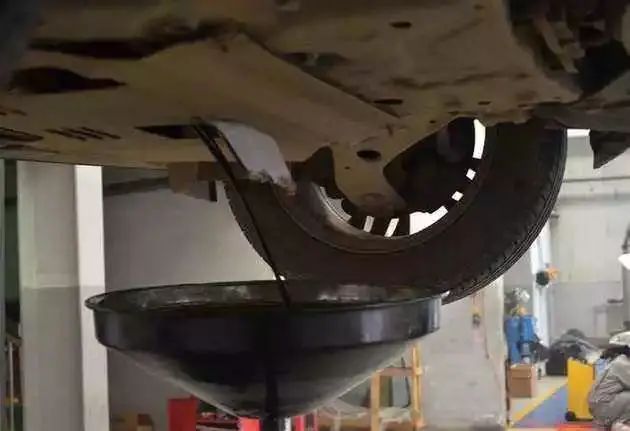 廢機(jī)油處理難度大,擺脫“惡臭異味”又有什么方向?.jpg 廢機(jī)油處理難度大,擺脫“惡臭異味”又有什么方向?.jpg