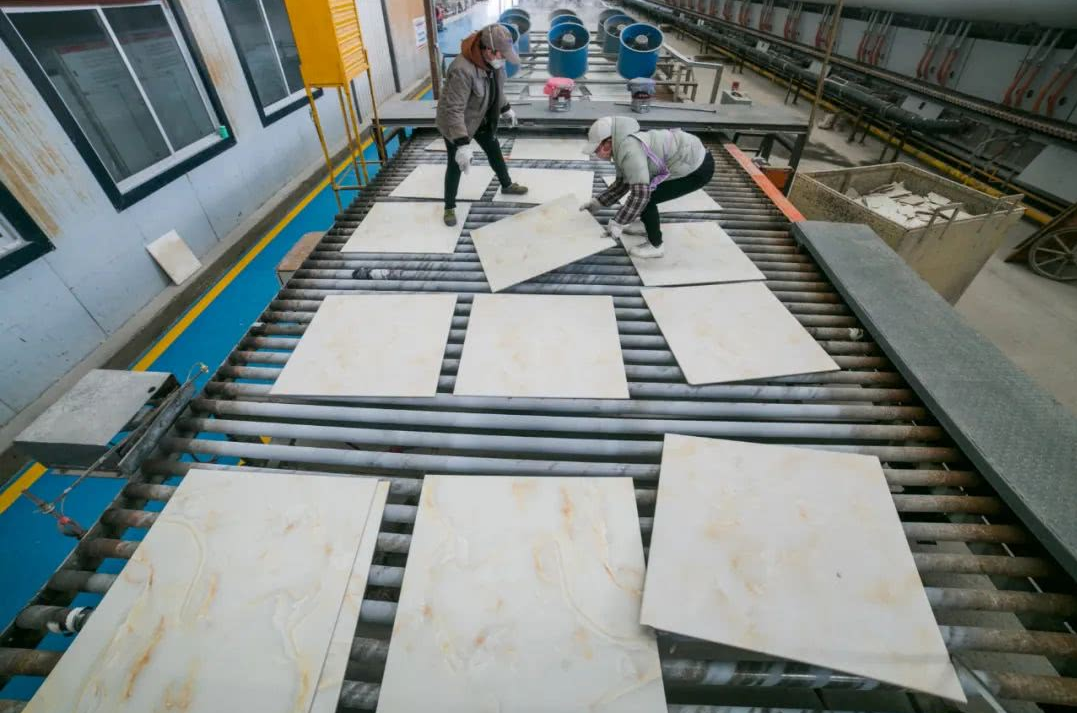 陶瓷廠廢氣惡臭讓人苦不堪言，Dejing的凈?除臭劑幫助企業達標排放！